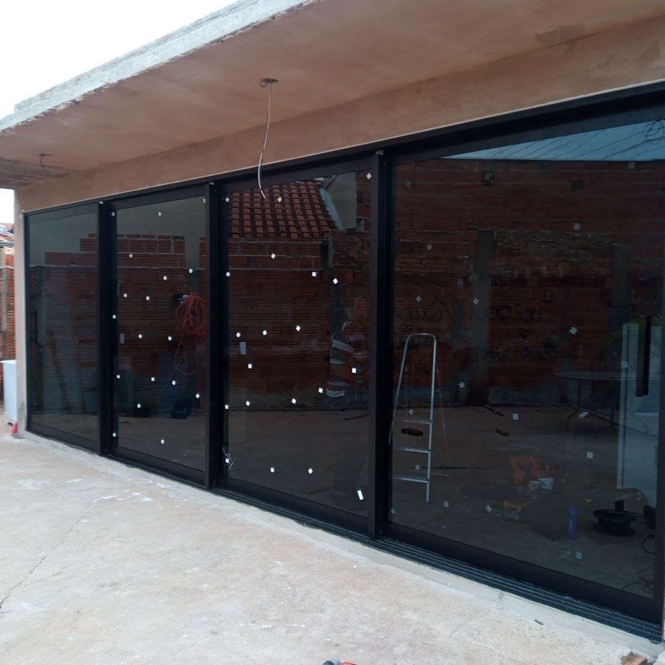 porta de esquadria 4 folhas Vidro fume